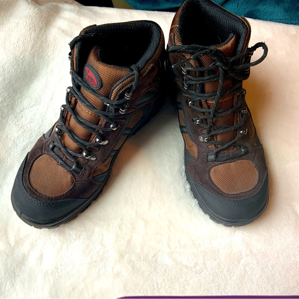Steel toed men’s boots